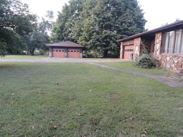 view of yard with a garage