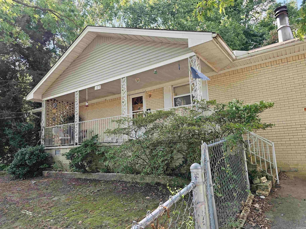 view of front of house featuring covered porch