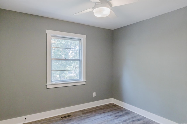 unfurnished room with wood-type flooring and ceiling fan