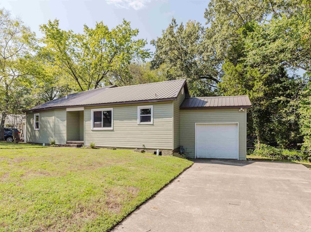 view of front facade featuring a garage and a front yard