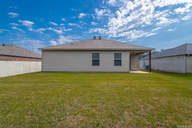 back of house featuring a yard