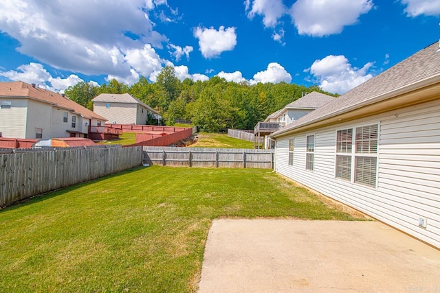 view of yard featuring a patio area