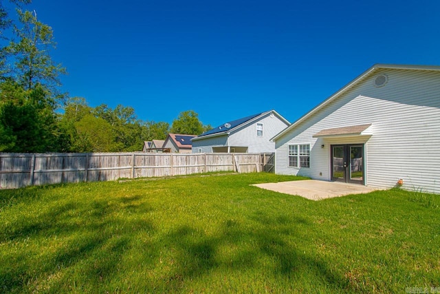 view of yard featuring a patio