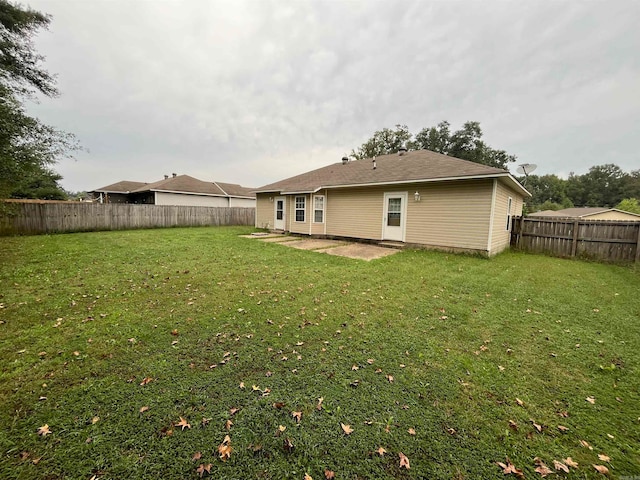 view of yard with a patio