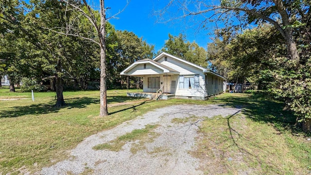 520 Main St, Newport, AR 72112 - bungalow with a front lawn