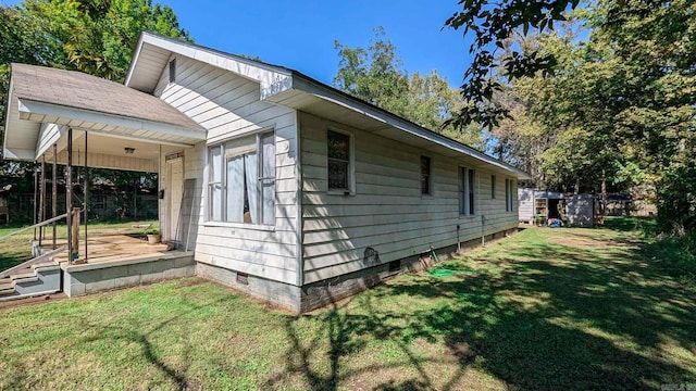 520 Main St, Newport, AR 72112 - view of property exterior with a yard