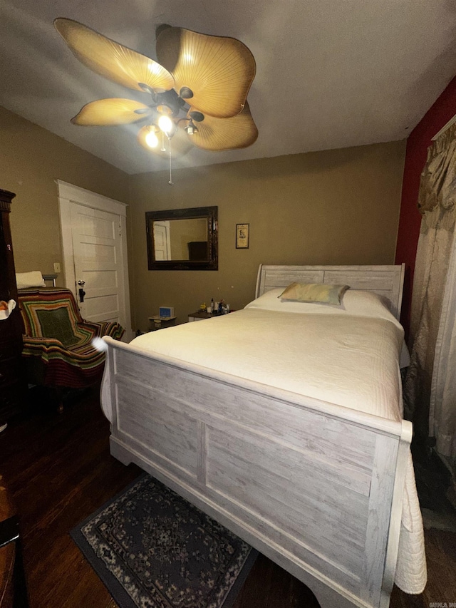 bedroom featuring dark wood-style flooring and a ceiling fan