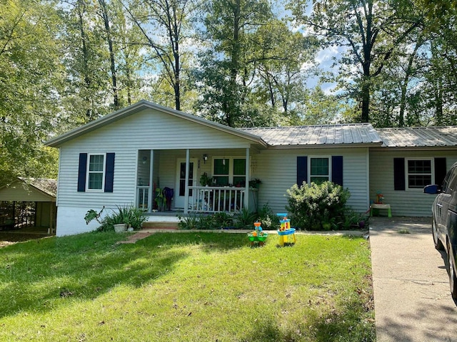 ranch-style house featuring a front yard and a porch