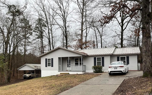 single story home featuring a front lawn and covered porch