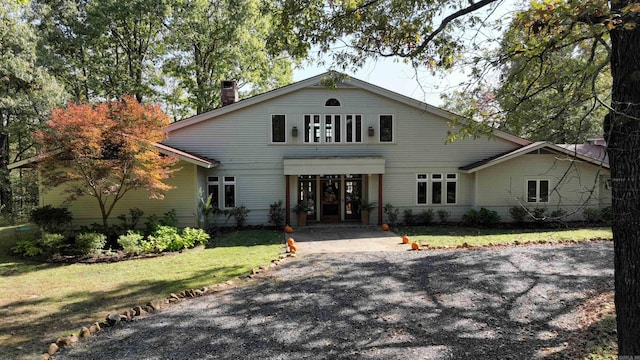 view of front of house featuring a front yard