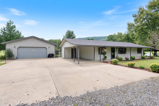 ranch-style home featuring a front lawn and a porch