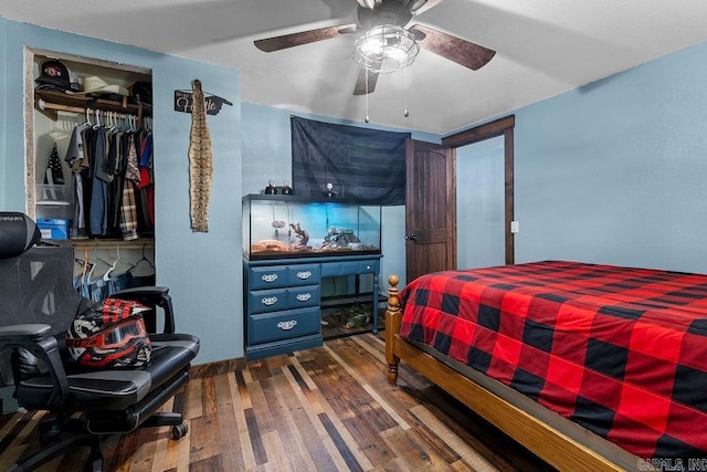 bedroom with hardwood / wood-style floors, ceiling fan, and a closet