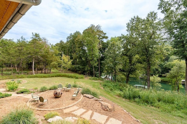 view of yard featuring a water view