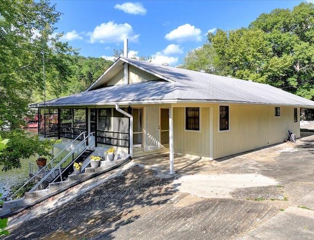 view of front of property