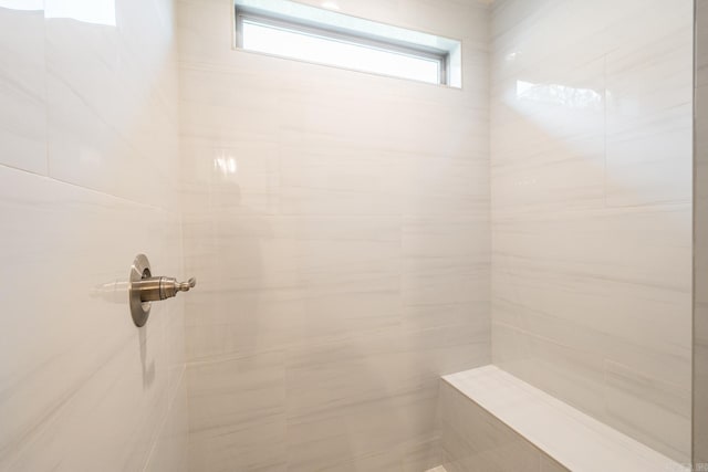 bathroom featuring tiled shower