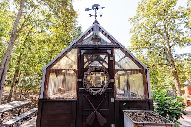 view of outbuilding