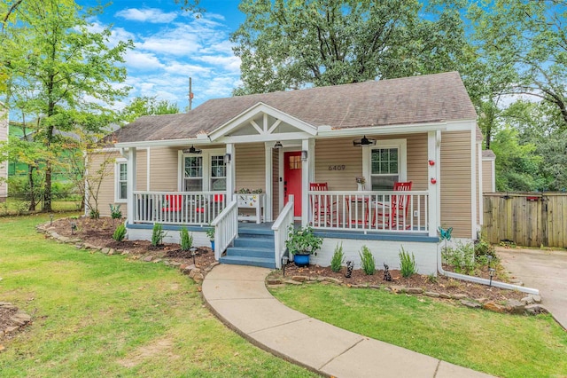 bungalow featuring a front lawn and covered porch