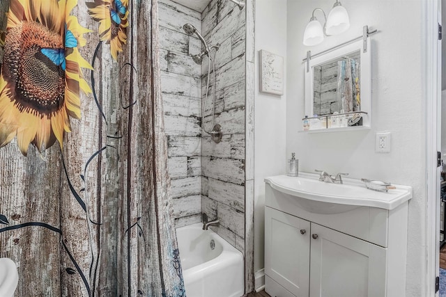 bathroom with vanity and tiled shower / bath