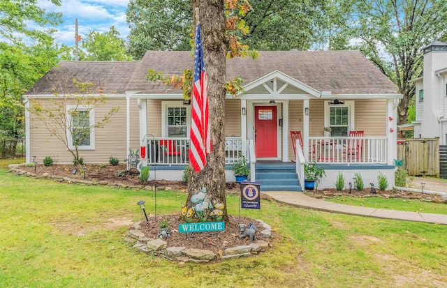 bungalow featuring a front yard and covered porch