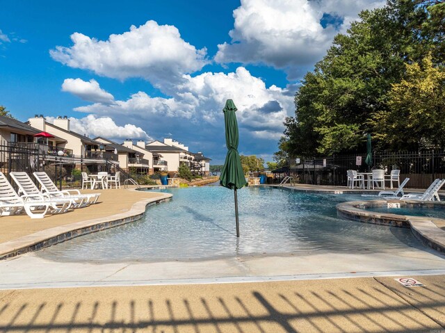 5371 Central Ave Unit 1B, Hot Springs, AR 72210 - community pool featuring fence, a patio area, and a jacuzzi