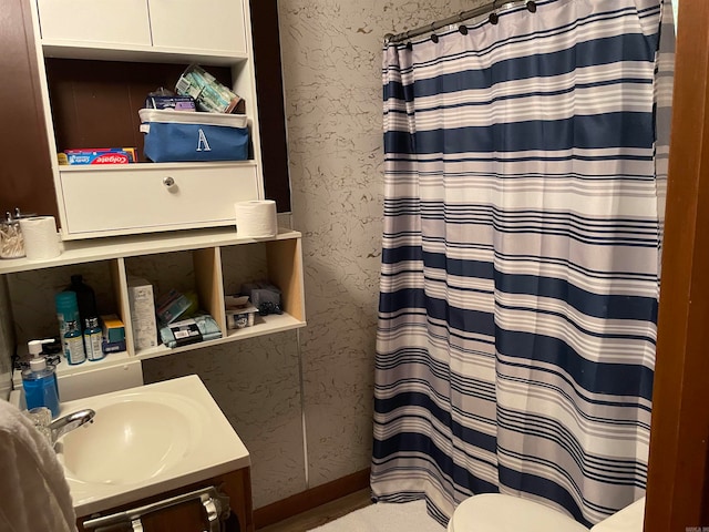 bathroom with a shower with curtain and vanity