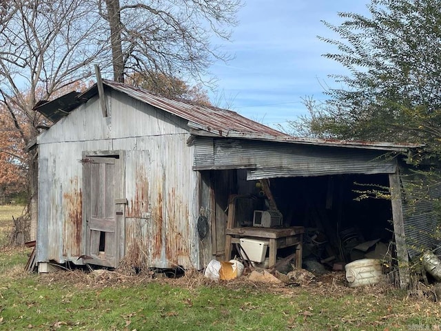 view of outbuilding