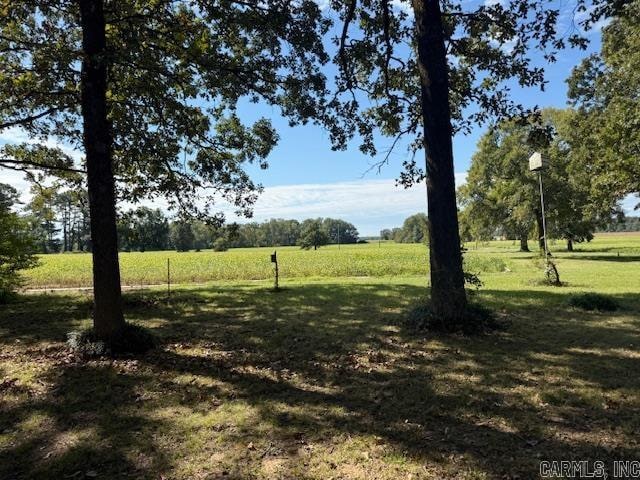 view of yard featuring a rural view