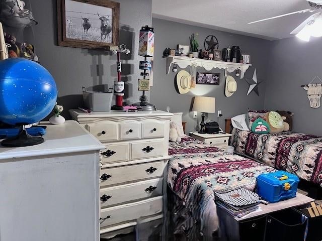 bedroom featuring ceiling fan