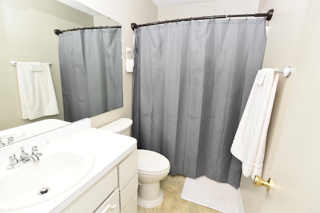 bathroom featuring a shower with shower curtain, vanity, and toilet