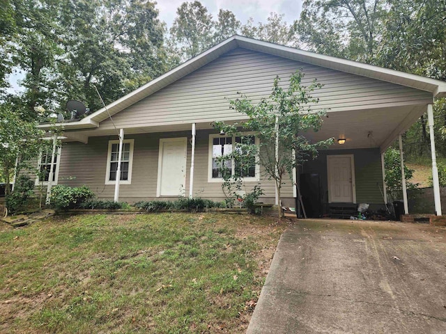 view of front of property featuring a carport and a front lawn