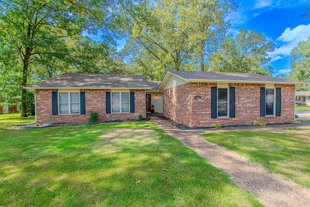 ranch-style house featuring a front lawn