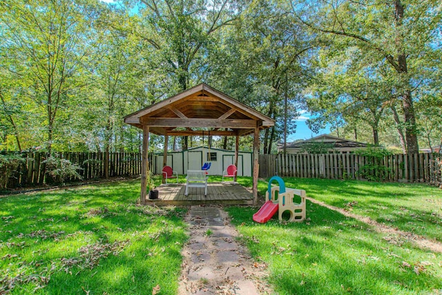 view of yard with a shed