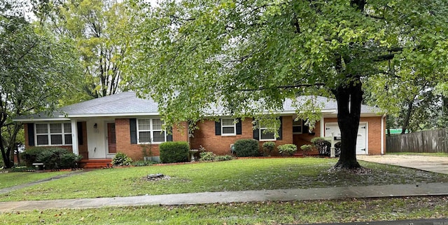 single story home with a front yard