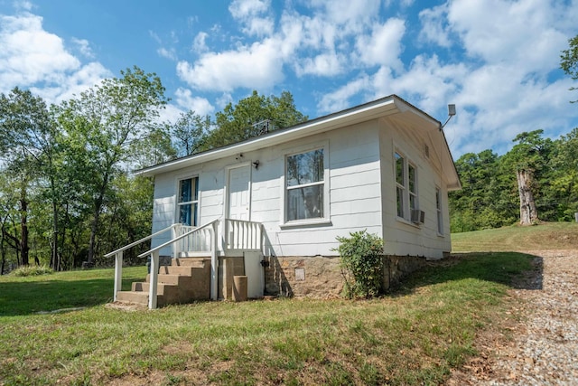 view of front of property with a front yard