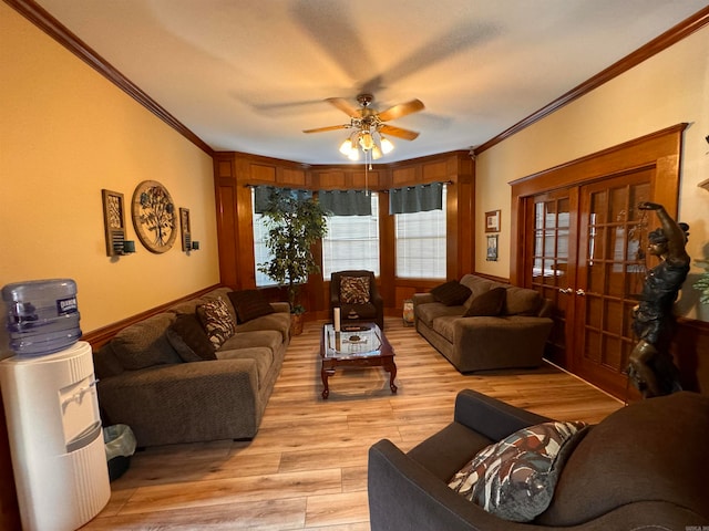 living room featuring crown molding, light hardwood / wood-style flooring, and ceiling fan