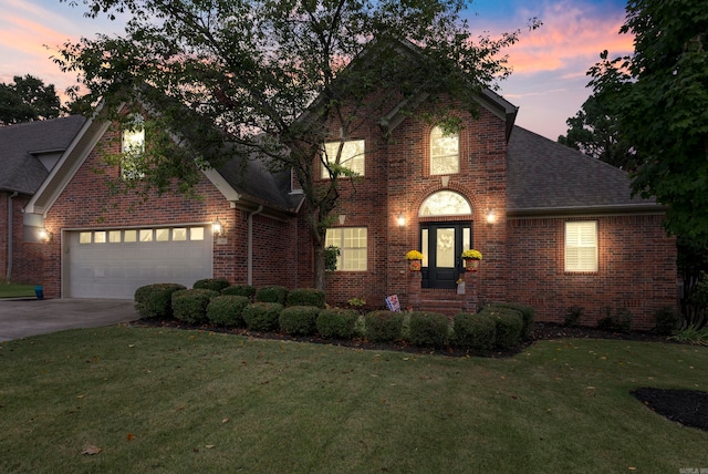 view of front of house featuring a yard