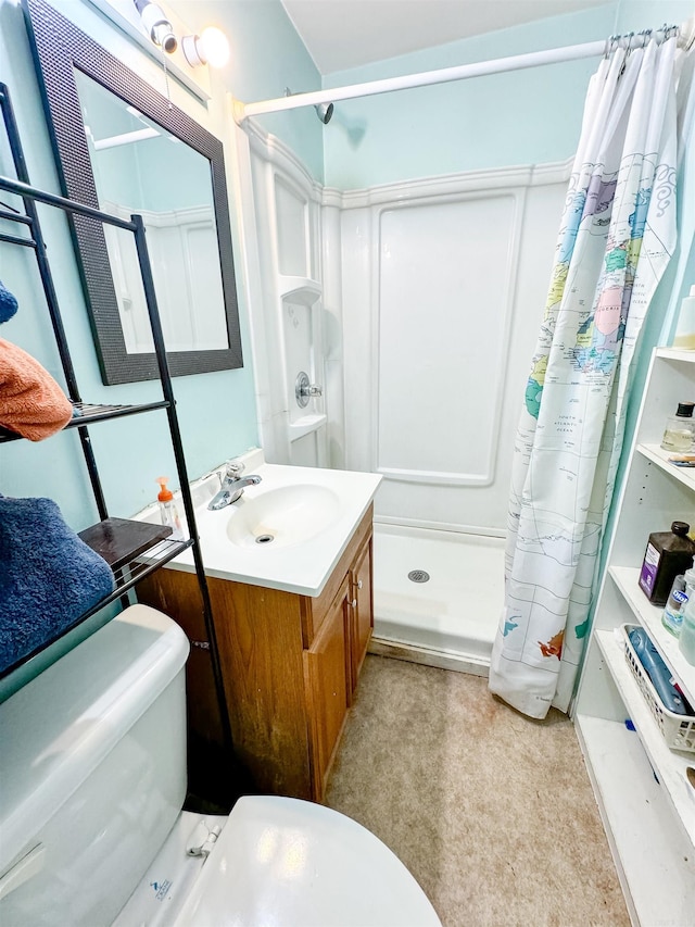 bathroom with curtained shower, vanity, and toilet