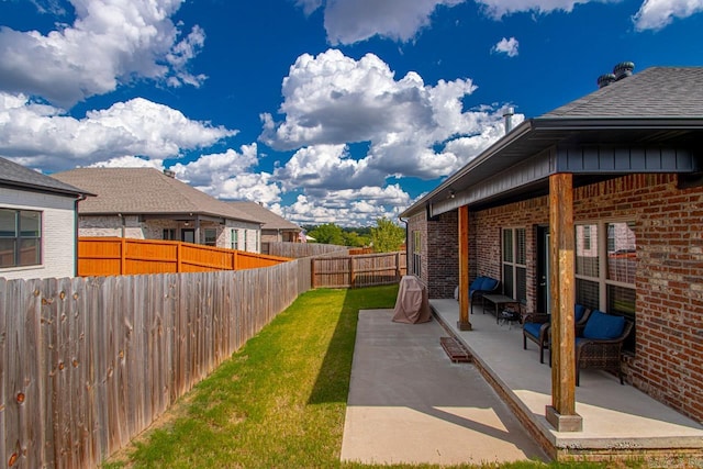 view of yard featuring a patio area