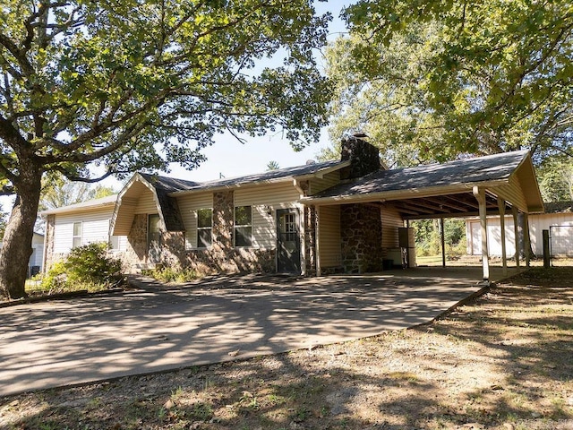 view of front facade with a carport