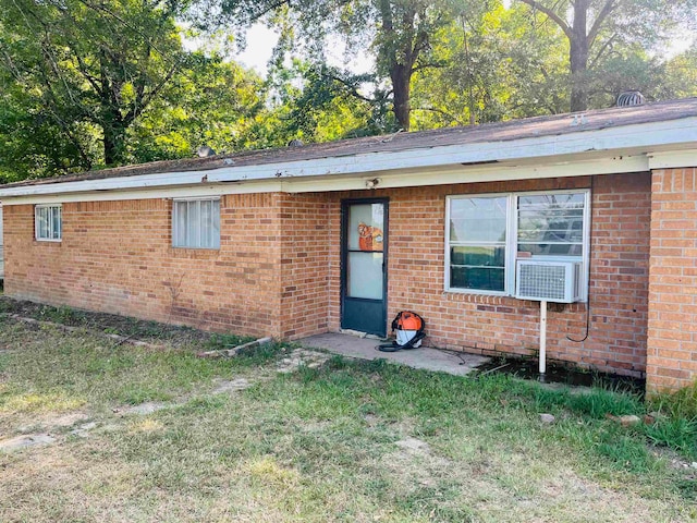 ranch-style home with a front lawn