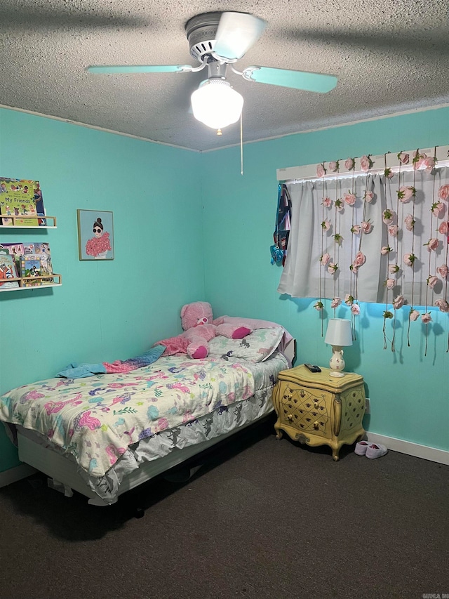 bedroom with carpet floors, a textured ceiling, and ceiling fan