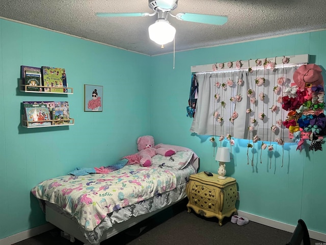 bedroom featuring a textured ceiling, carpet flooring, and ceiling fan