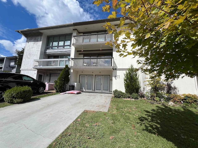 exterior space featuring a front yard and a balcony