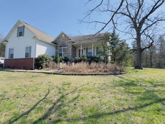 ranch-style home featuring a front lawn