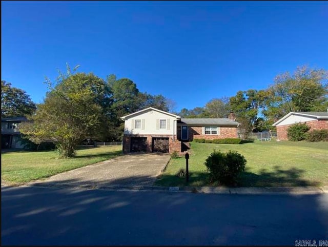 view of front of house featuring a front yard