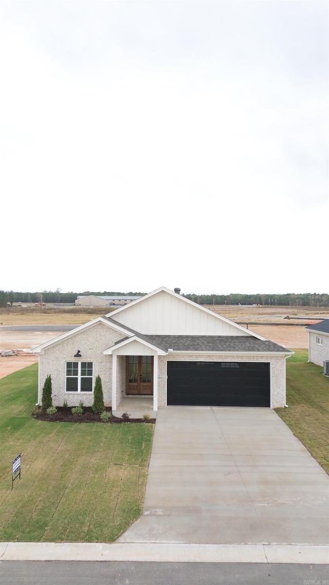 view of front of house featuring a front yard and a garage