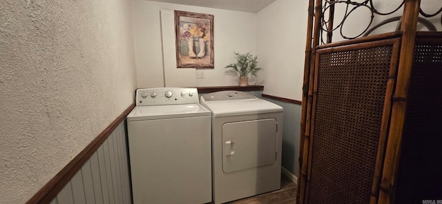 washroom featuring washing machine and clothes dryer