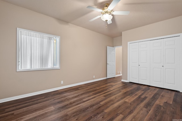 unfurnished bedroom with dark hardwood / wood-style flooring, ceiling fan, and a closet