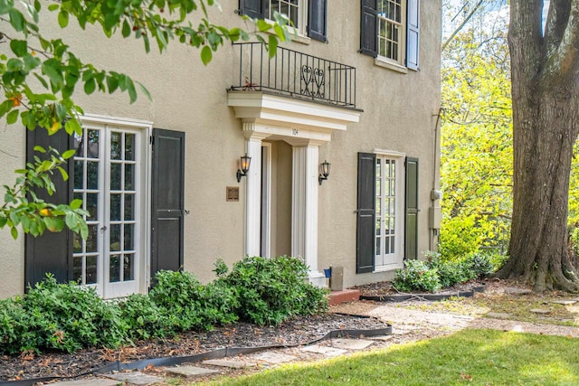 view of exterior entry featuring a balcony