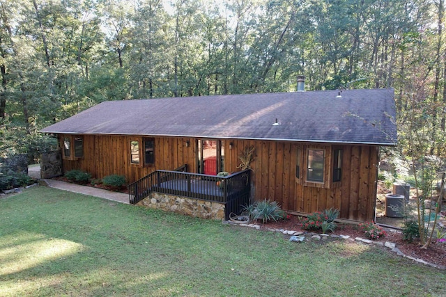 ranch-style house featuring a front lawn